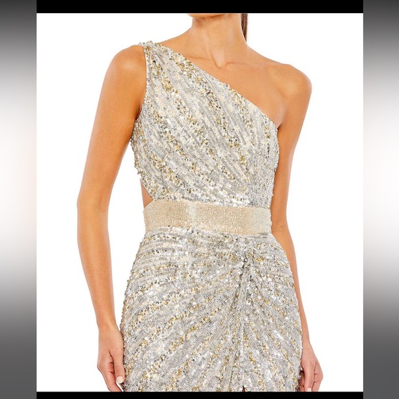 MAC DUGGAL One Shoulder, Corset Lace Back Gown With Leg Slit and Beaded Belt. 16 - Picture 4 of 10